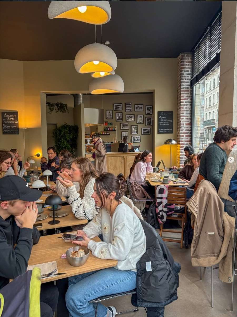 Intérieur du Café Huguette à Lille — café de spécialité Place Jeanne d'Arc