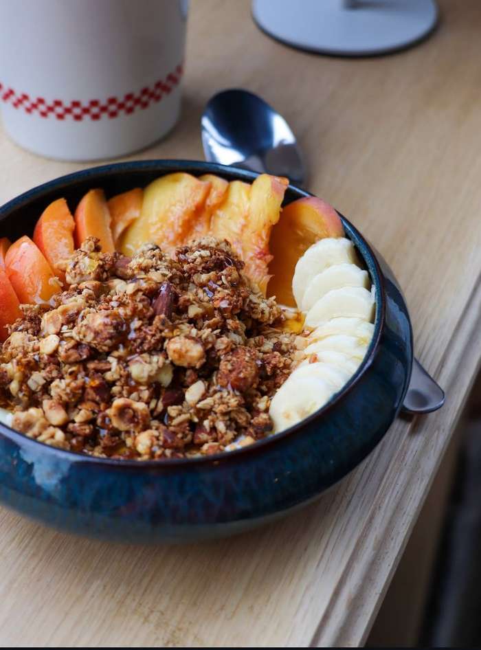 Granola bowl — Café Huguette